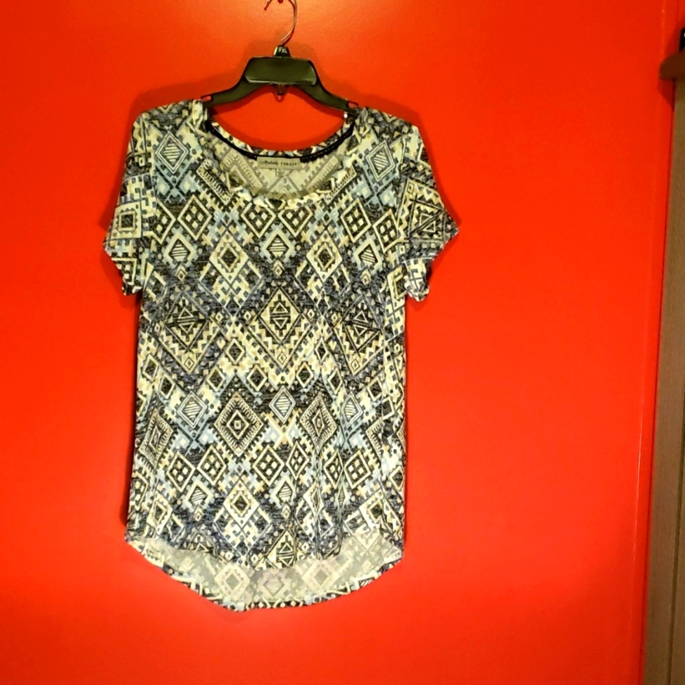 Absolutely FAMOUS Lady's Short Sleeved Aztec Motif Tunic Top